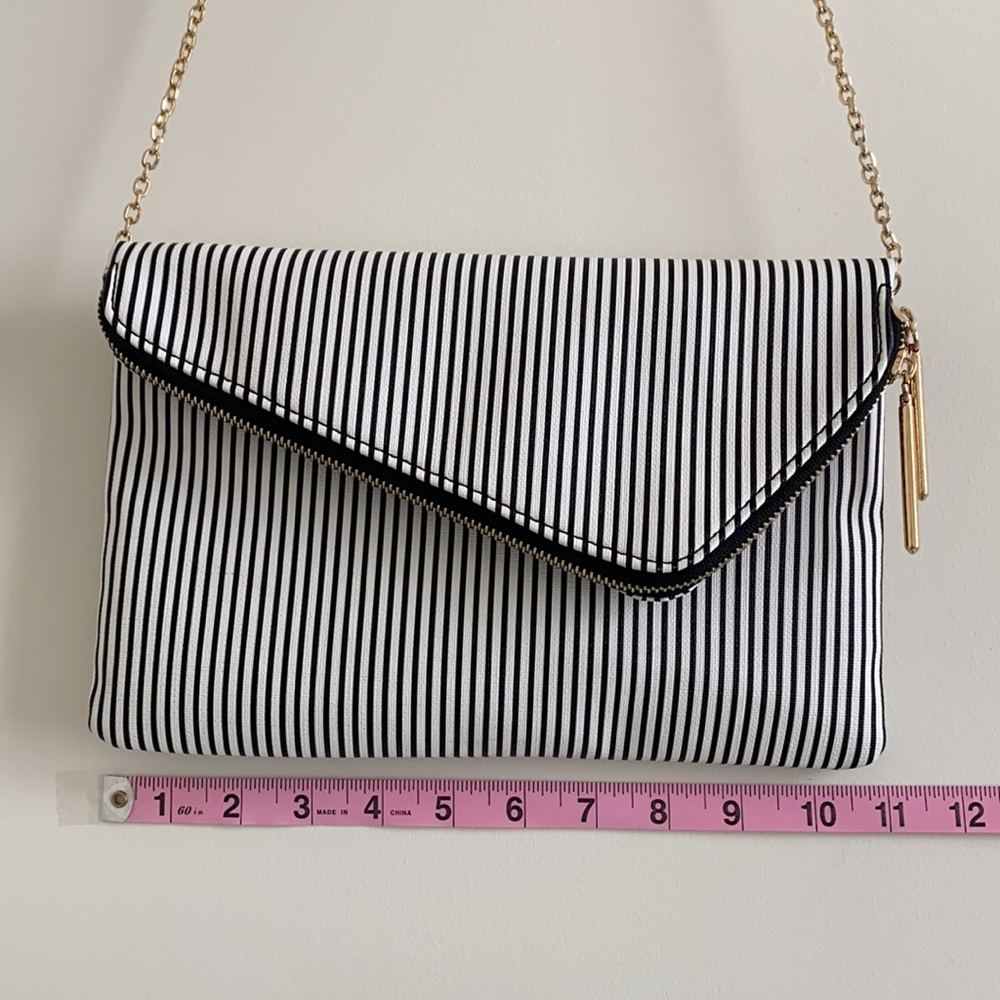 *NWOT* Urban Expressions Pinstripe Crossbody Bag - Picture 14 of 16